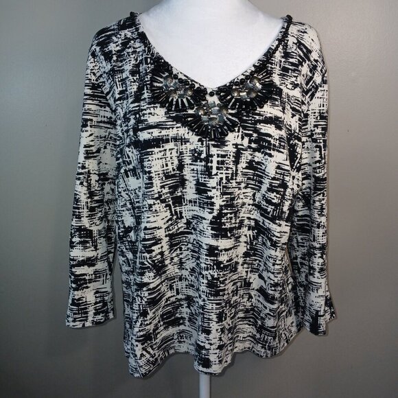 RUBY RD V-NECK PULLOVER, BLACK AND WHITE DESIGN, JEWEL NECK, XL - Picture 1 of 8